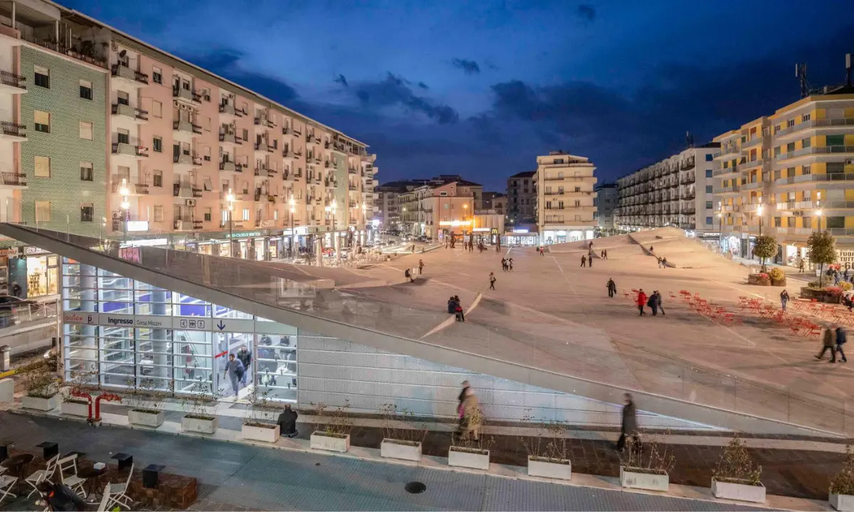 Piazza Bilotti si rinnova con tre nuove isole urbane annunciate da Franz Caruso\n