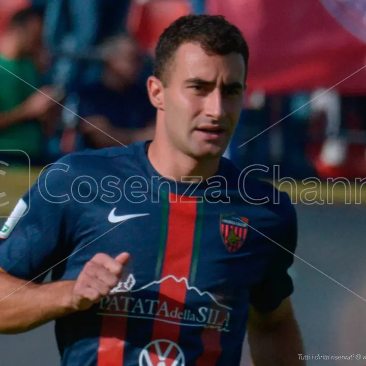 L’ex Cosenza Fumagalli, il gol non fatto che vale più di mille applausi