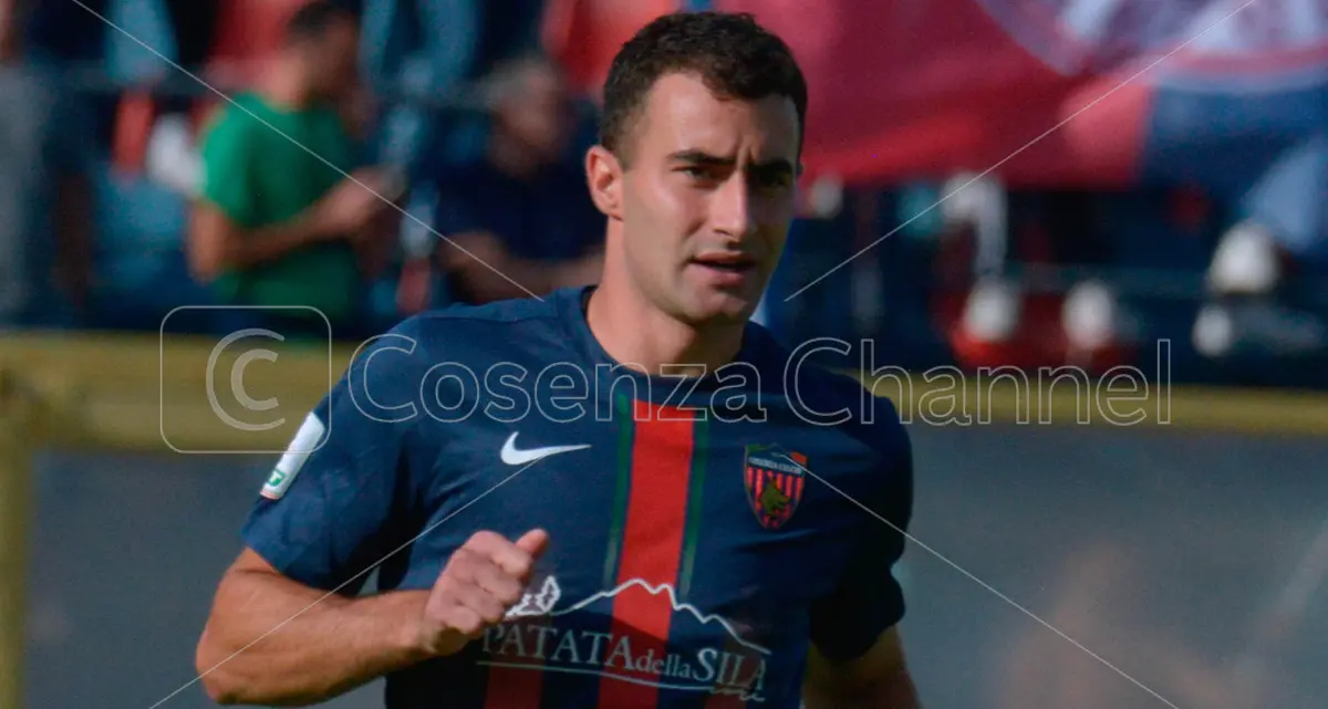 L’ex Cosenza Fumagalli, il gol non fatto che vale più di mille applausi