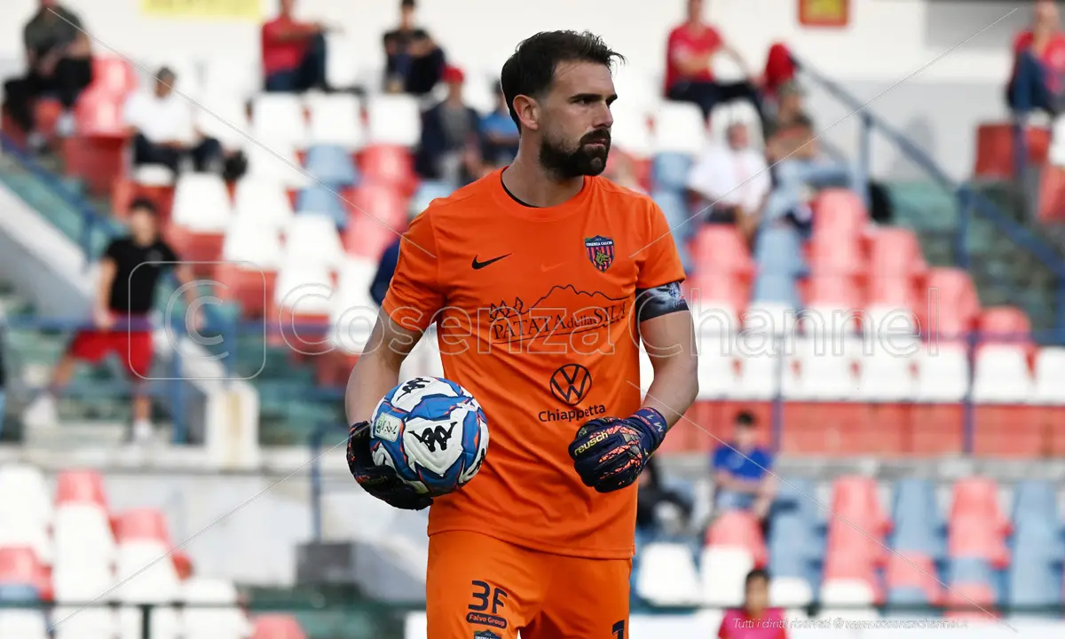 Cosenza, quante richieste per Micai. Il portiere pronto a salutare