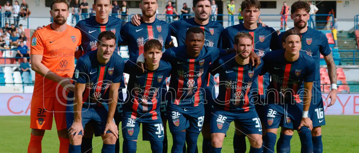 Cosenza-Catanzaro, il confronto difensivo: Caserta si gode i suoi senatori, ad Alvini manca un leader