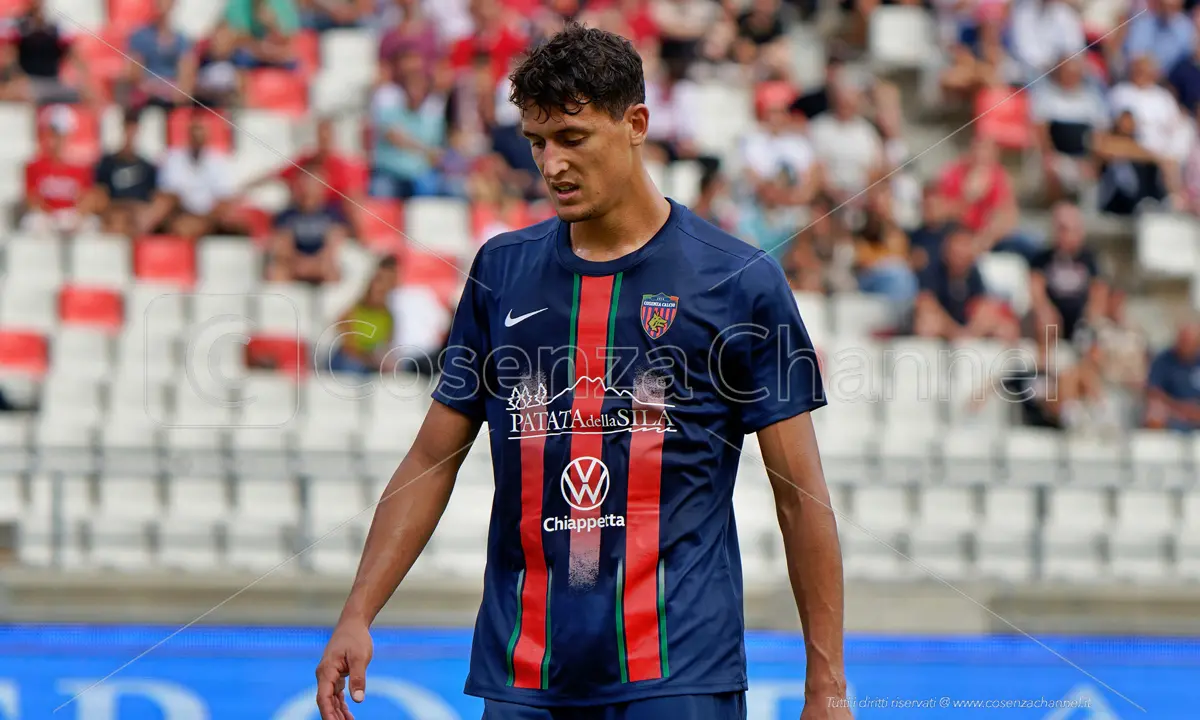 Cosenza, in difesa scelte obbligate: solo tre i calciatori disponibili
