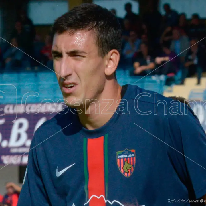 <p>Cosenza, il Frosinone in A ma<span style=\"color:hsl(0, 75%, 60%);\"> sorride anche Guarascio</span>: in arrivo cash dal prestito di Zilli</p>