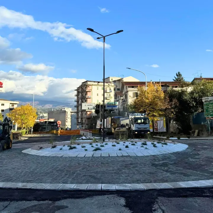 Rotatoria di via degli Stadi, De Cicco: «Riaprirà la prossima settimana»