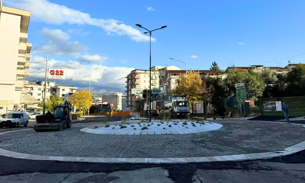 Rotatoria di via degli Stadi, De Cicco: «Riaprirà la prossima settimana»