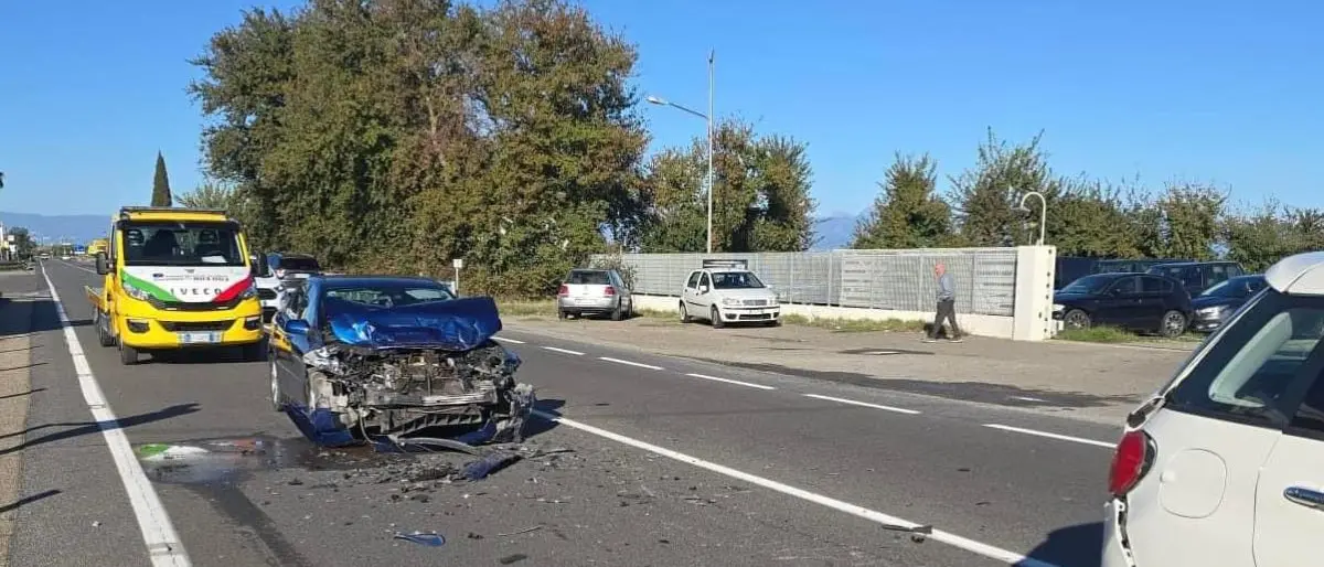 Statale 106, incidente a Corigliano Rossano: tre feriti e disagi al traffico