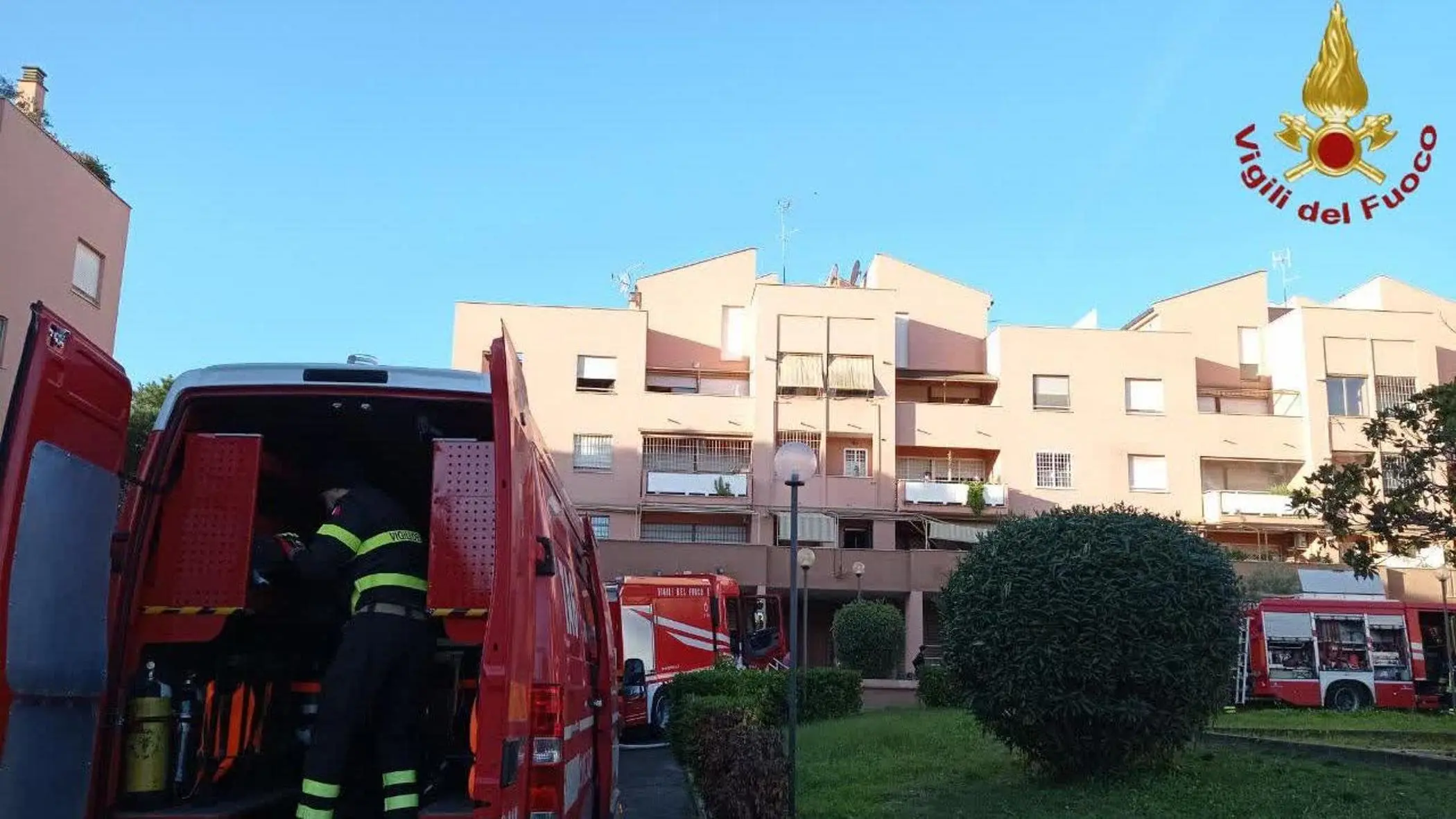 Incendio a Roma, trovato morto un uomo