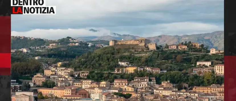 Franz Caruso a Dentro la Notizia spiega il suo Sì alla città unica