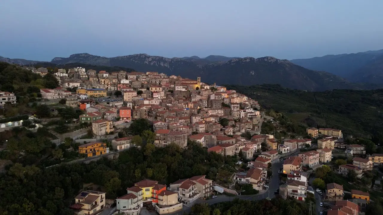 Il Comune di Santa Domenica di Talao premiato a Roma tra i \"Piccoli Comuni Amici\"