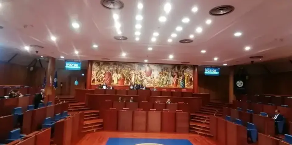 Policlinico di Cosenza, è scontro istituzionale: la legge regionale spacca la Calabria