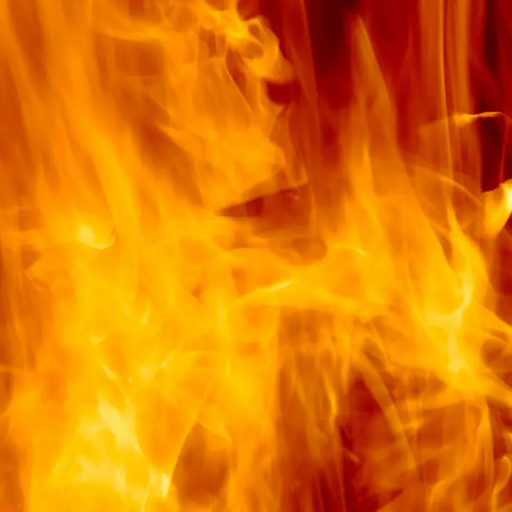 Incendio a Scalea, in fiamme il lido \"Paradise Beach\"