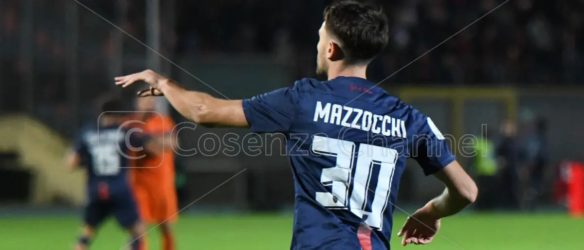 Cosenza, in tanti con la valigia in mano per lasciare i rossoblù