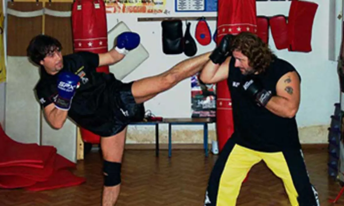 Kickboxing Cosenza protagonista ai campionati regionali di Pizzo Calabro