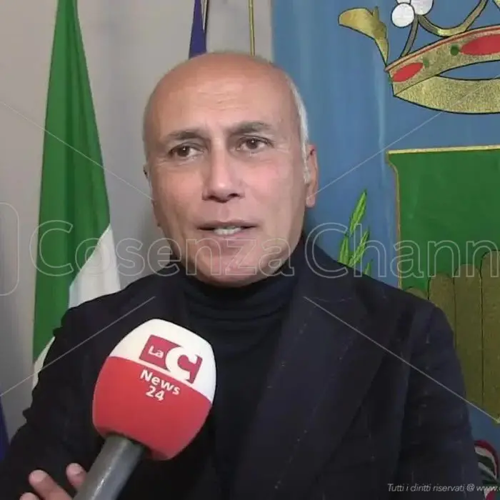 Franz Caruso non sarà al derby Catanzaro-Cosenza: “Inopportuno senza i tifosi rossoblù”