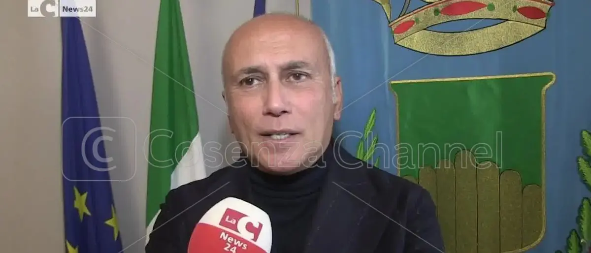 Franz Caruso non sarà al derby Catanzaro-Cosenza: “Inopportuno senza i tifosi rossoblù”