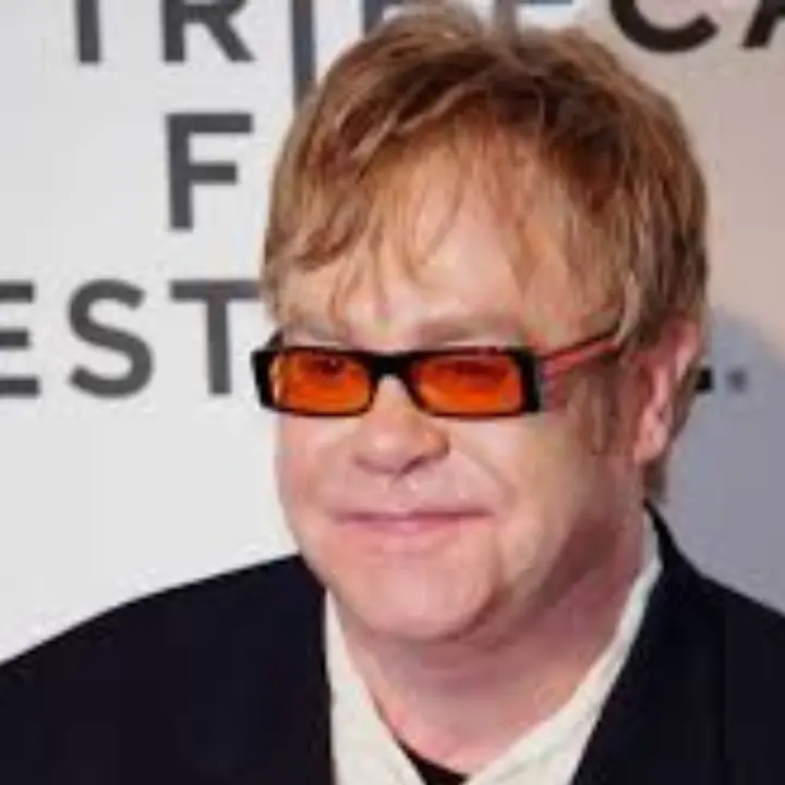 Elton John, la dichiarazione clamorosa: «Ho perso la vista»