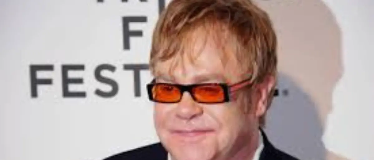 Elton John, la dichiarazione clamorosa: «Ho perso la vista»
