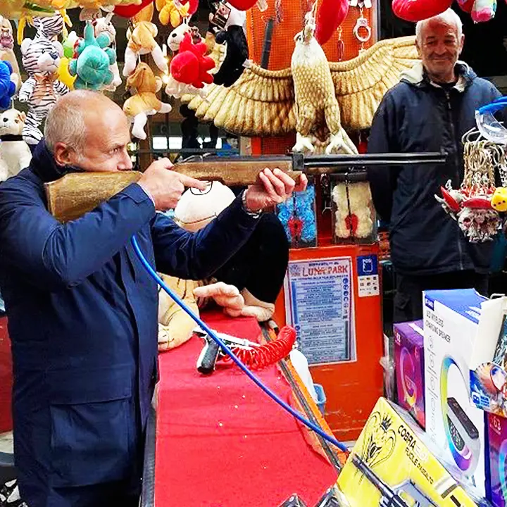Cosenza, i mercatini di Natale aprono col botto... Luminarie in dodici piazze della città