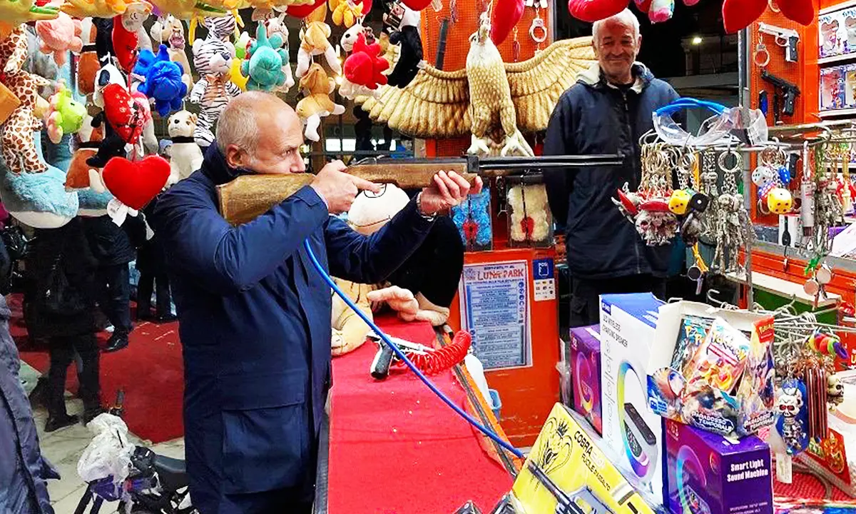 Cosenza, i mercatini di Natale aprono col botto... Luminarie in dodici piazze della città