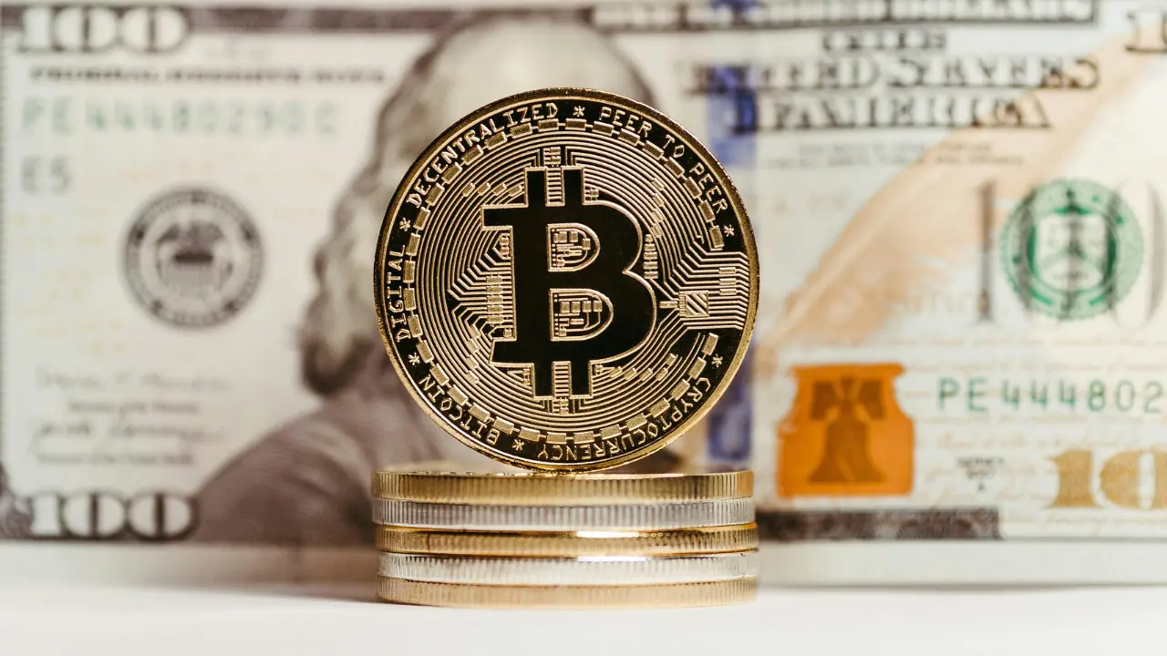 Bitcoin USD, il prezzo supera per la prima volta i 100mila dollari
