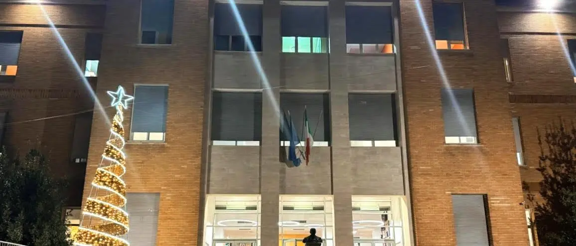 L'Annunziata di Cosenza ringrazia gli imprenditori per l'albero di Natale