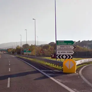 Auto in contromano sulla A2 tra Cosenza Nord e Cosenza Sud