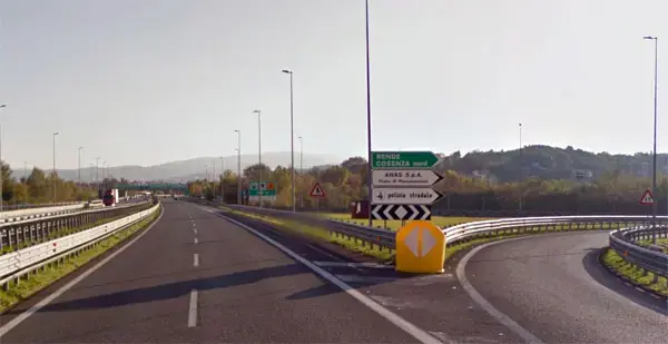 Auto in contromano sulla A2 tra Cosenza Nord e Cosenza Sud