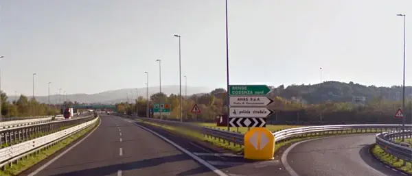 Auto in contromano sulla A2 tra Cosenza Nord e Cosenza Sud