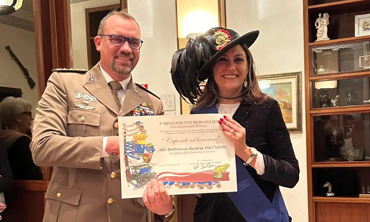 Rosaria Succurro bersagliera, insignita del titolo \"Caporale ad honorem\"