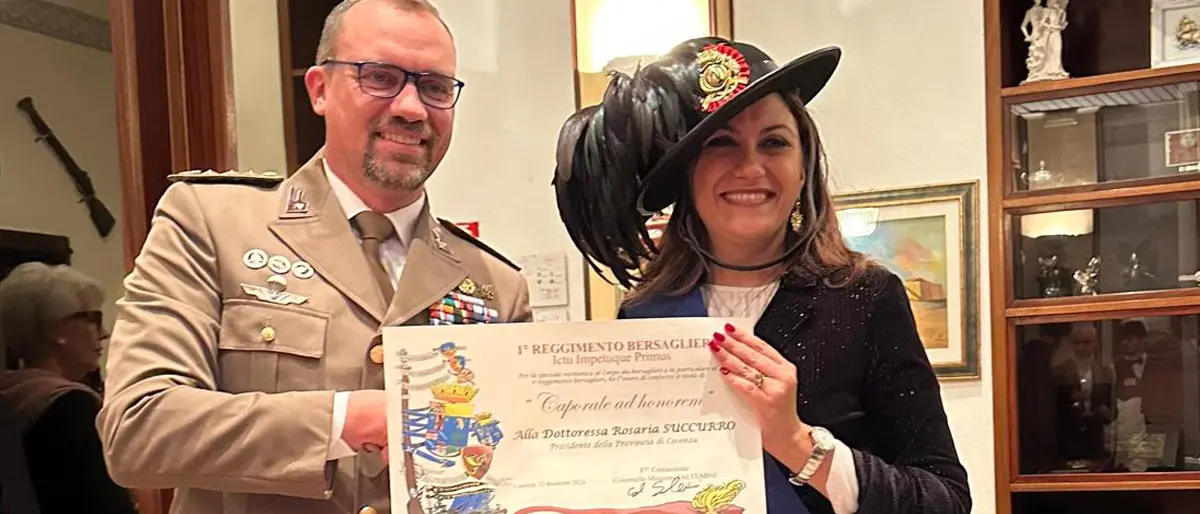 Rosaria Succurro bersagliera, insignita del titolo \"Caporale ad honorem\"
