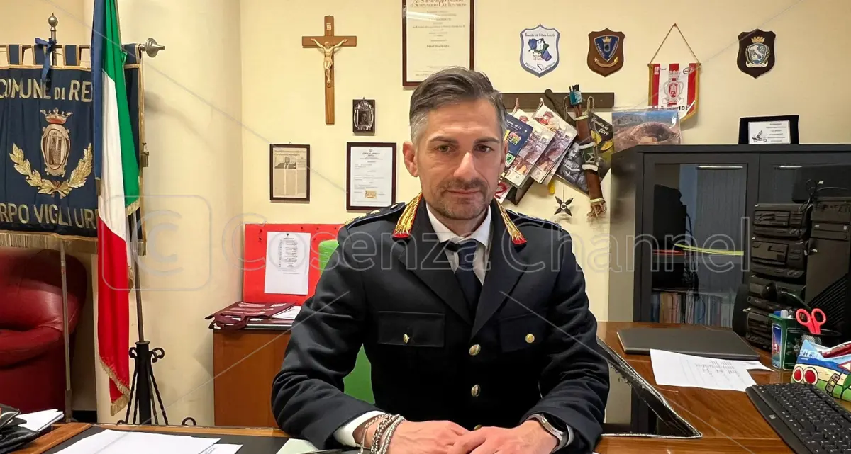 Rende saluta il comandante De Silva in una cerimonia affettuosa\n