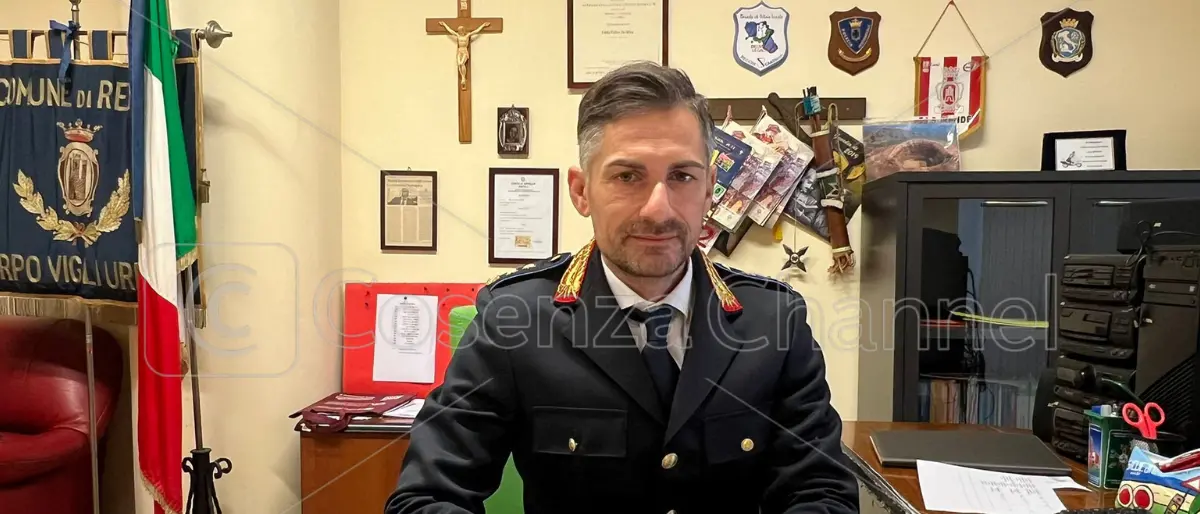 Rende saluta il comandante De Silva in una cerimonia affettuosa\n