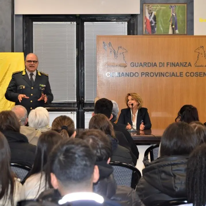 A scuola di legalità economica con la Guardia di Finanza di Cosenza