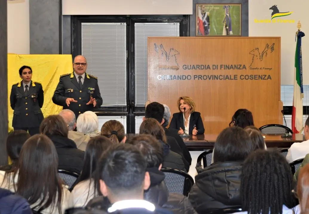 A scuola di legalità economica con la Guardia di Finanza di Cosenza