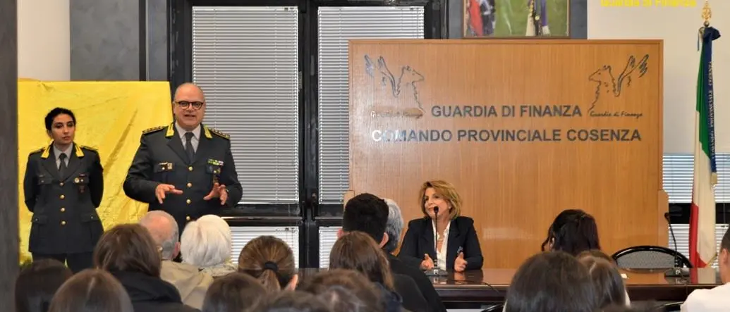 A scuola di legalità economica con la Guardia di Finanza di Cosenza