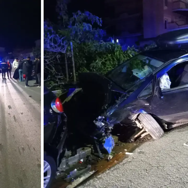 Scalea, sbanda e finisce su altre macchine parcheggiate. Vivo per miracolo