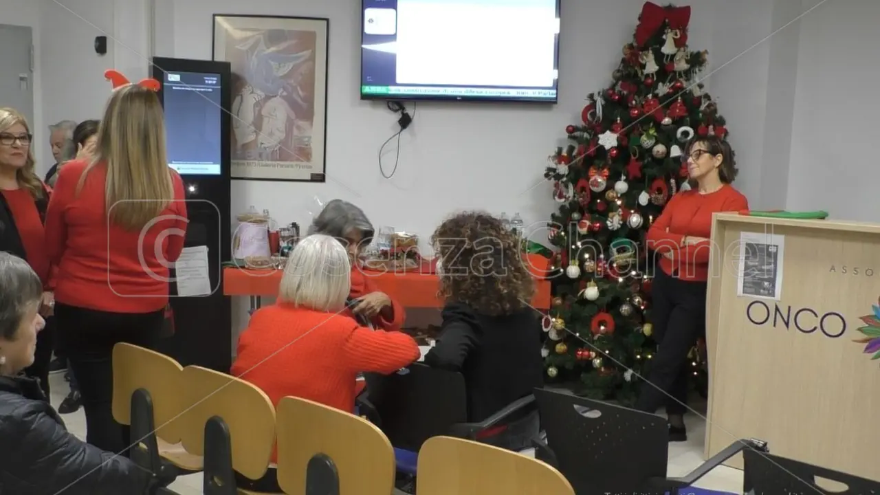 Onco Med, l'abbraccio di Natale ai pazienti di oncologia del Mariano Santo