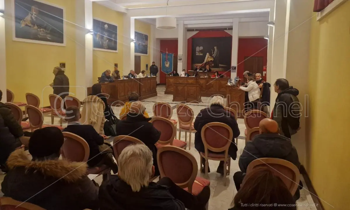 Cetraro, finisce l'era Cennamo: 9 consiglieri presentano le dimissioni