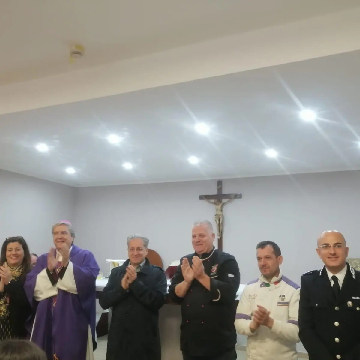 Monsignor Savino alla conclusione del corso per pizzaiolo alla casa circondariale \"R. Sisca\"