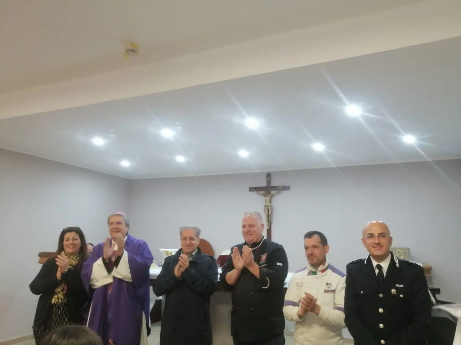 Monsignor Savino alla conclusione del corso per pizzaiolo alla casa circondariale \"R. Sisca\"