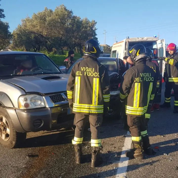 Incidente sulla SP148 a Satriano, cinque feriti trasportati in ospedale