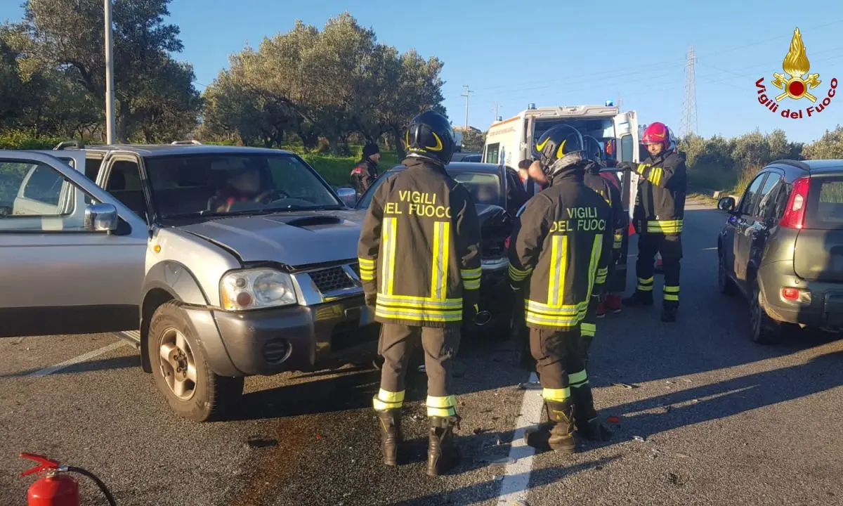 Incidente sulla SP148 a Satriano, cinque feriti trasportati in ospedale