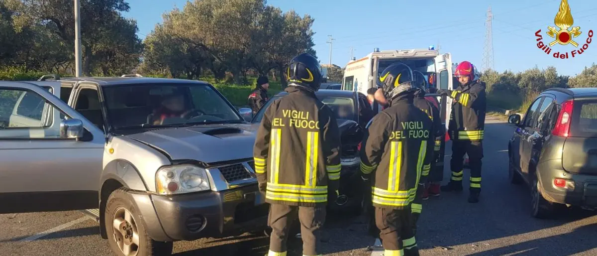 Incidente sulla SP148 a Satriano, cinque feriti trasportati in ospedale
