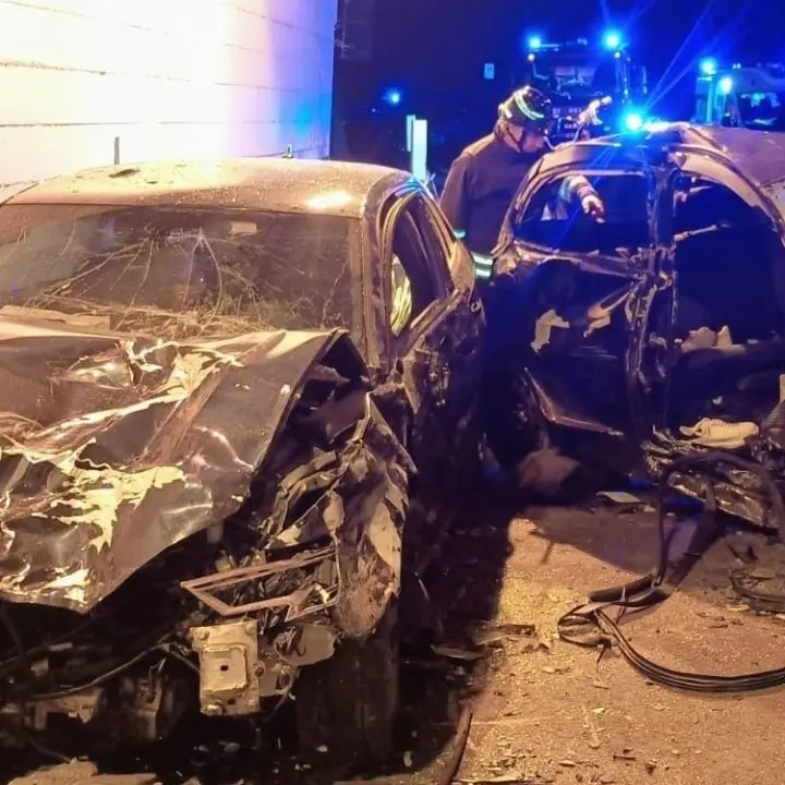 Tragedia sulla Ss109 della Sila, scontro tra due auto: un morto e sei feriti