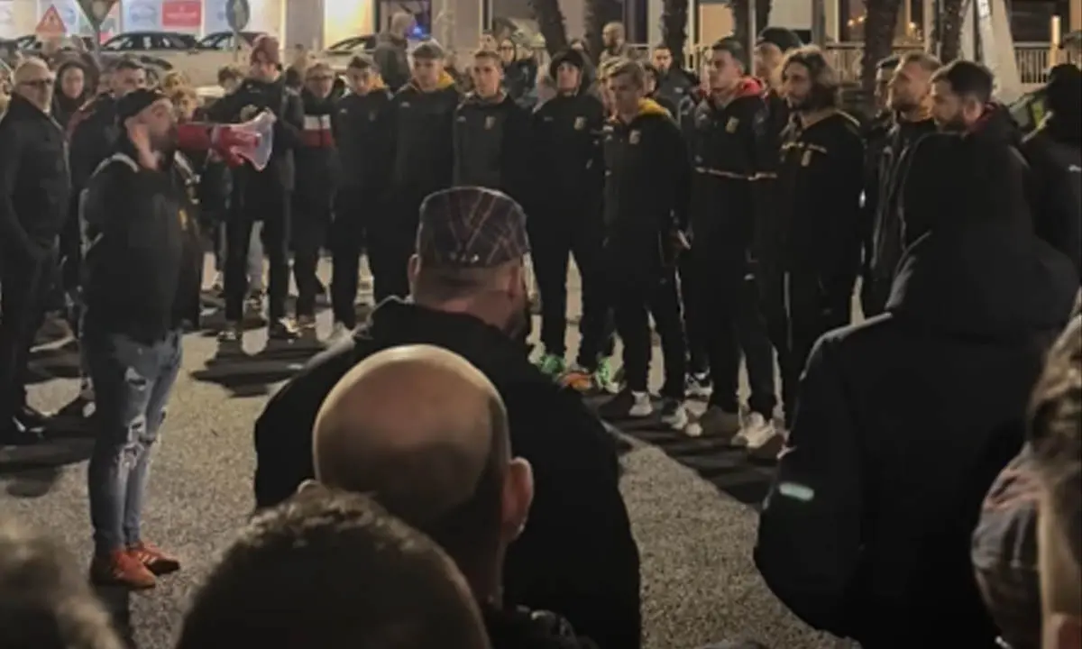 Catanzaro, i tifosi: «A Cosenza ci hanno fatto un c... così». Iemmello: «Ma non abbiamo perso»
