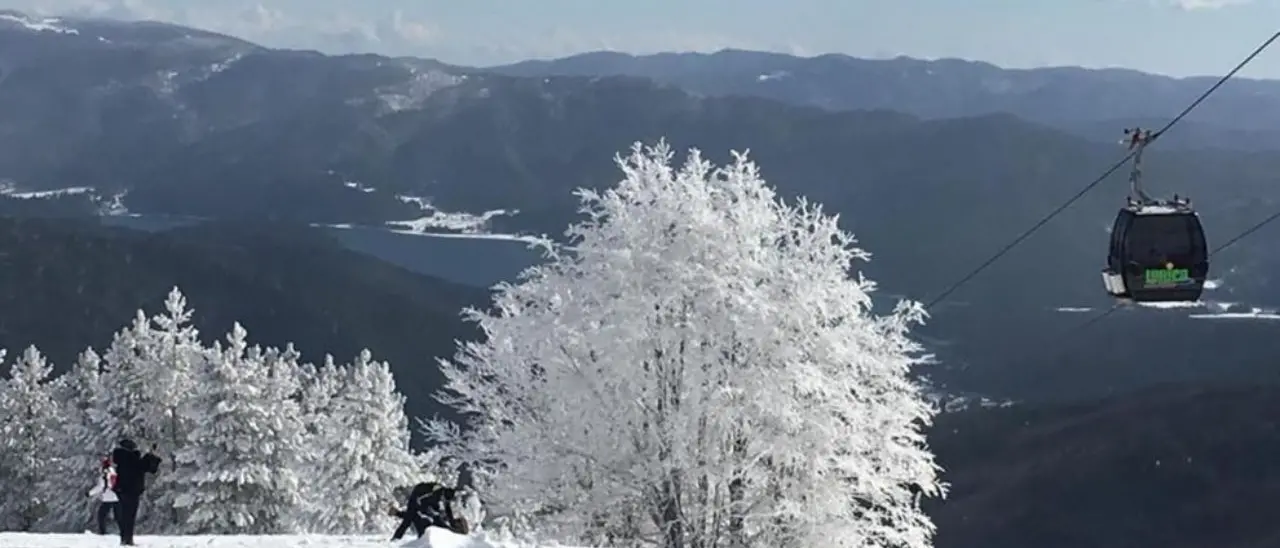 Lorica, giornata soleggiata e piste aperte per il divertimento invernale