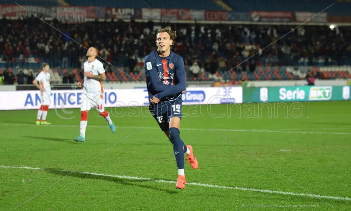 Cosenza, il gol di Ciervo contro il Catanzaro ha stabilito un record