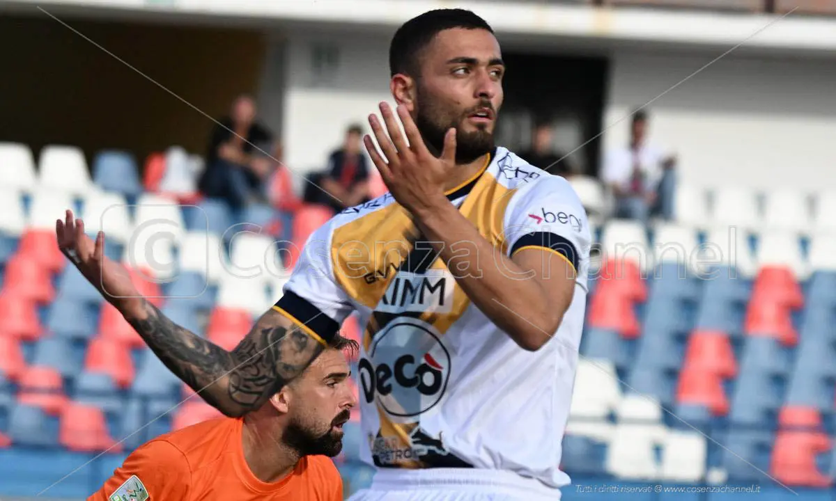 Cosenza, Sankoh in uscita fa spazio ad Artistico. Trattativa in corso con Lazio e Juve Stabia