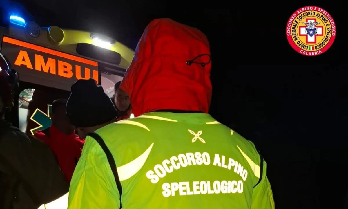 Lorica, il Soccorso Alpino salva un uomo tra la neve durante un’escursione