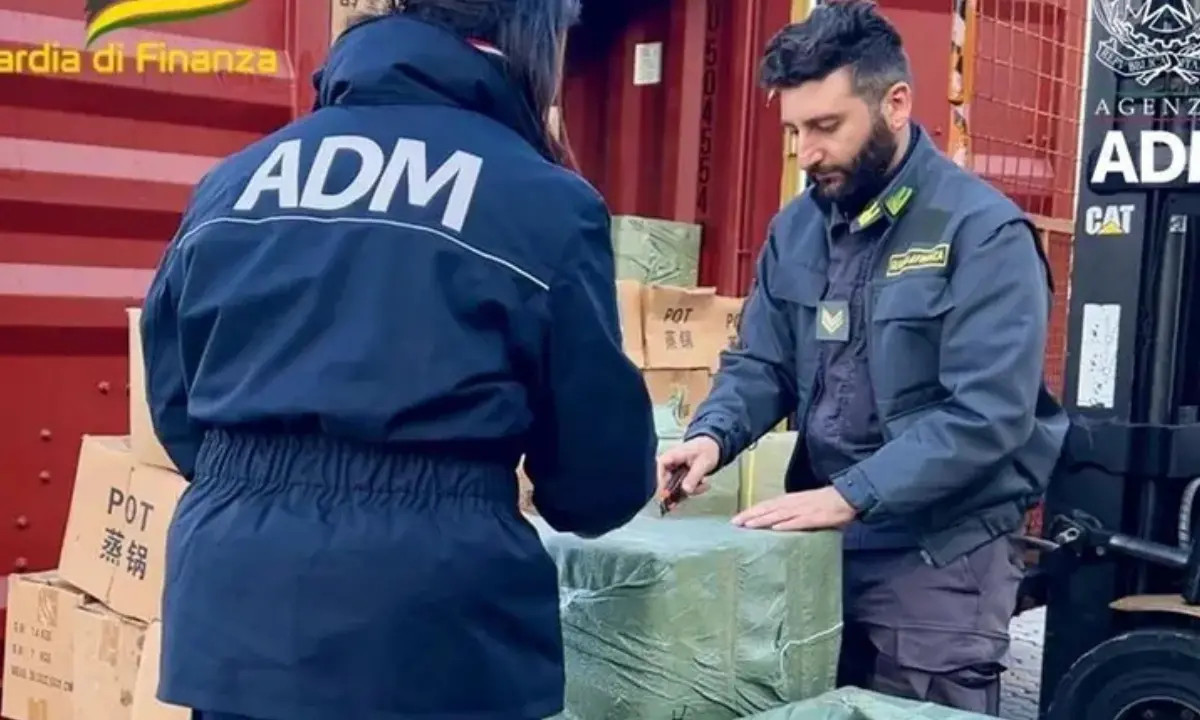Gioia Tauro, intercettata e sequestrata una tonnellata di fuochi pirotecnici illegali